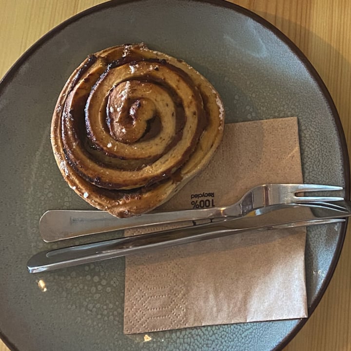 photo of ClemCafé Cinnamon roll vegano shared by @saradoval on  04 Jun 2021 - review