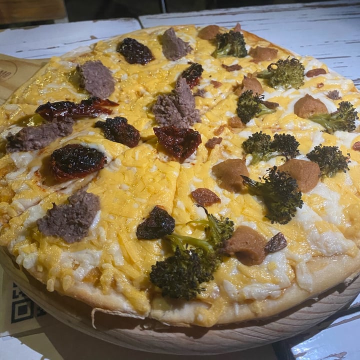 photo of Vegamo Bakery Pizza 3 Quesos shared by @alexalarcon98 on  18 Mar 2022 - review