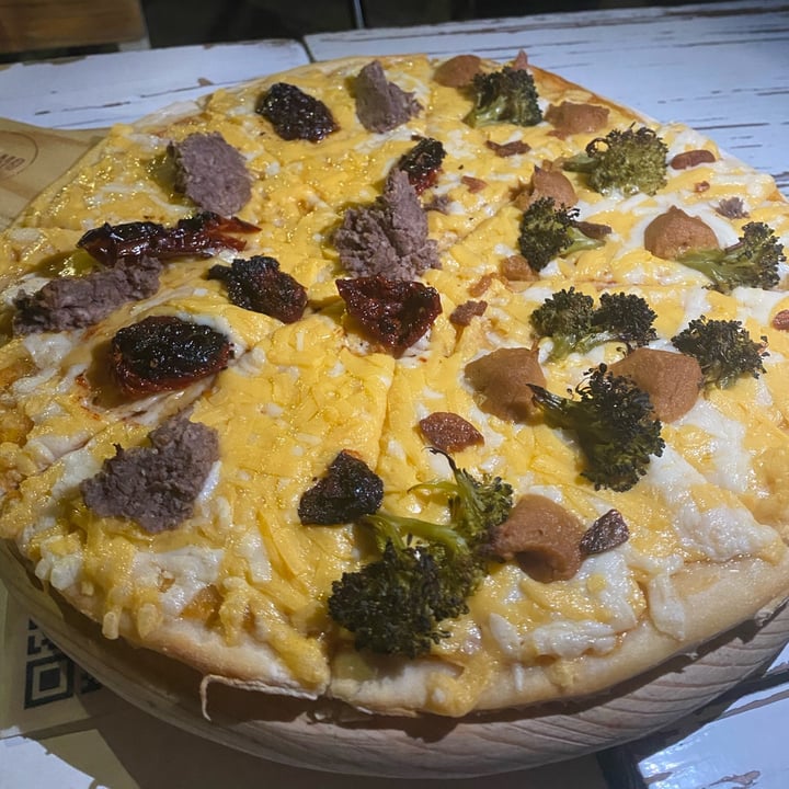 review photo of Vegamo Pizza 3 Quesos shared by @alexalarcon98 on 18 Mar 2022 - review