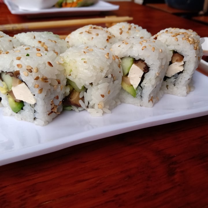 photo of V Ramen Rollo Maki Sushi shared by @elenapera on  02 Aug 2021 - review