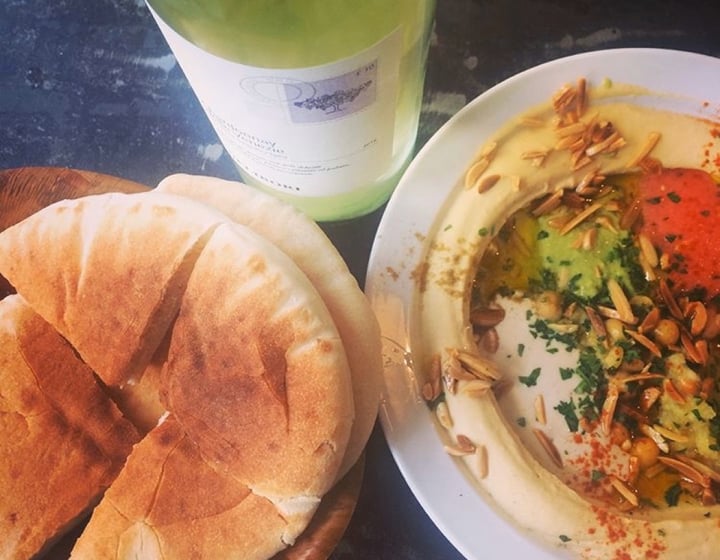 review photo of Mana Mana Hummus shared by @oliviagjimenez on 07 Apr 2020 - review
