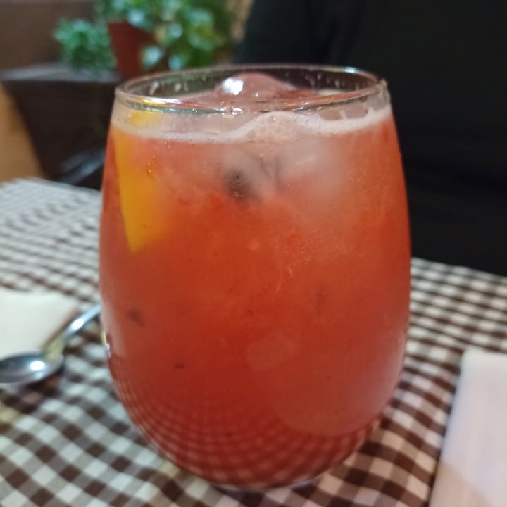 photo of El patio vegan Limonada con frutos rojos shared by @mar-antiespecista on  08 Nov 2022 - review