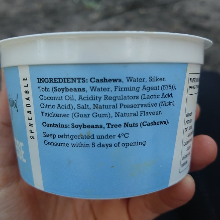 review photo of Made With Plants Cream Cheese - Original shared by @caromartinis on 14 Apr 2021 - review