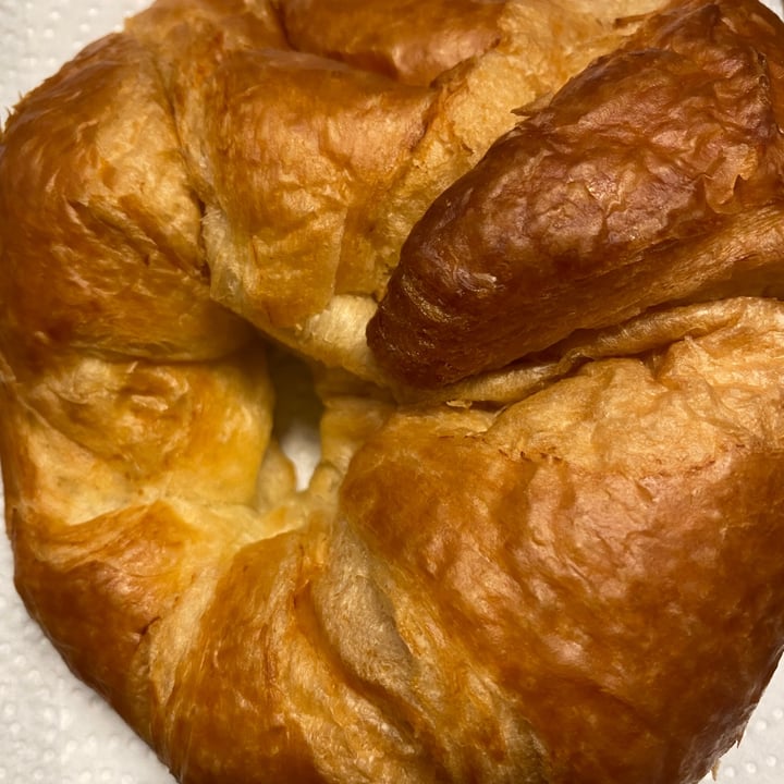 photo of Whole Foods Market croissant shared by @merelymarlo on  22 Feb 2021 - review