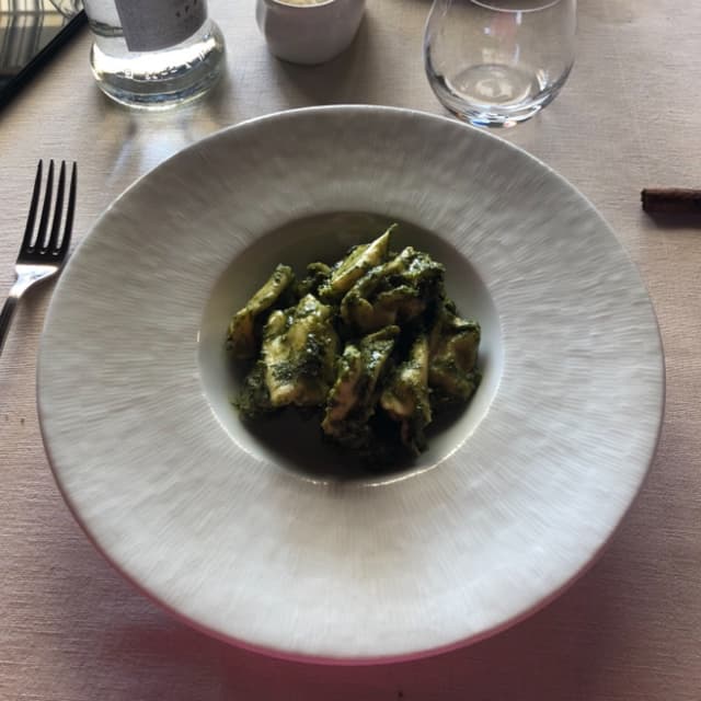 Foto del piatto “Ravioli al pesto di cavolo nero”