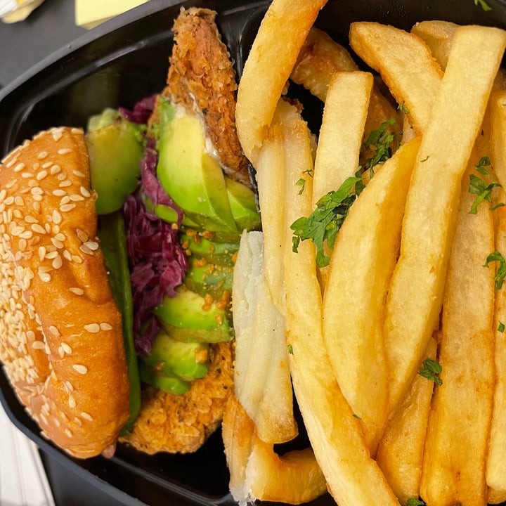 photo of Willow Vegan Bistro Vegan Chick’n Sandwich shared by @janetisvegan on  20 Sep 2021 - review