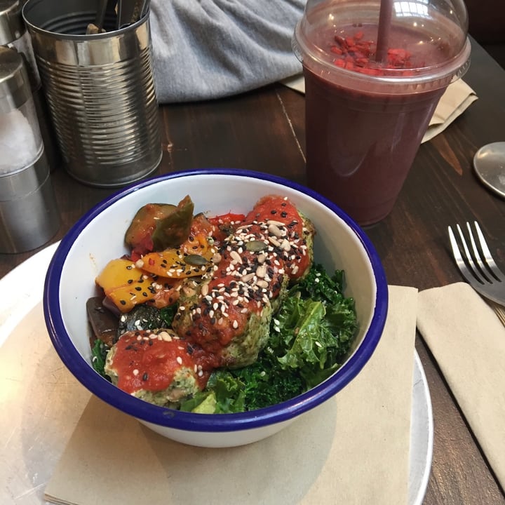 review photo of The Good Life Eatery Quinoa Falafel shared by @pl on 08 Jul 2020 - review