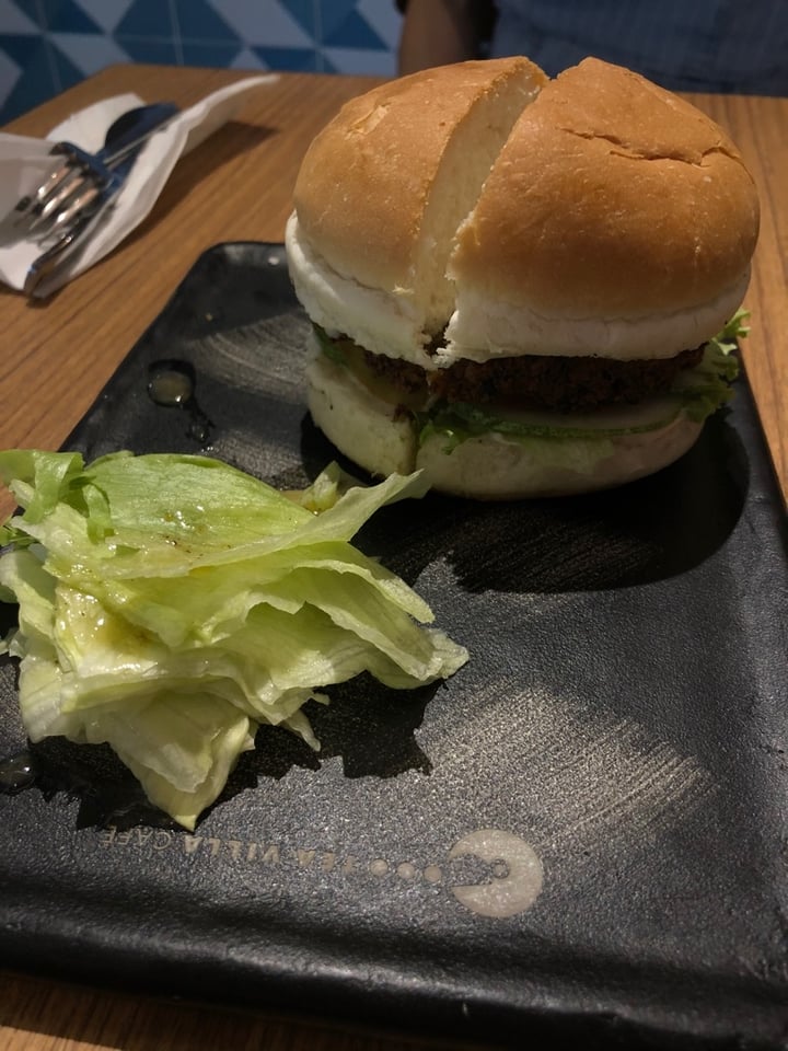 photo of Tea Villa Cafe Singapore falafel burger shared by @hehehehe on  05 Mar 2020 - review