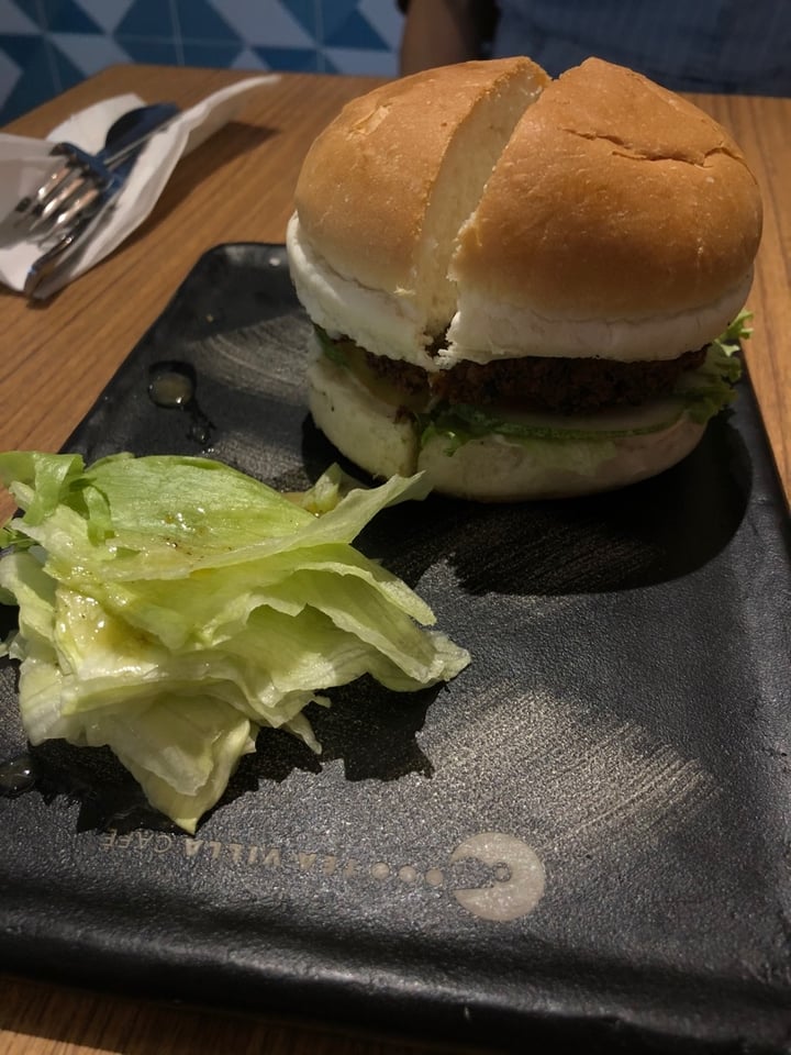 review photo of Tea Villa Cafe Singapore falafel burger shared by @hehehehe on 05 Mar 2020 - review