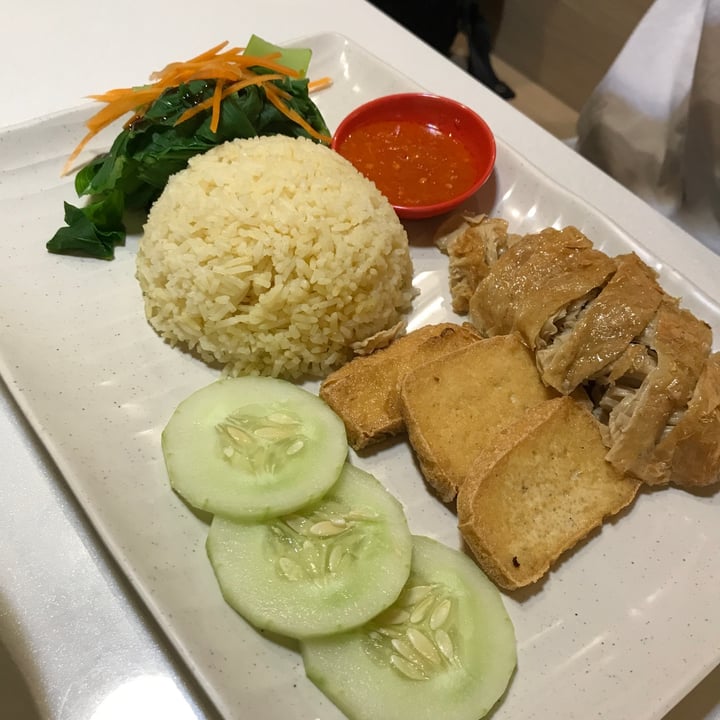 photo of Red Apple Veggie Café chicken rice shared by @ziggyradiobear on  28 Aug 2022 - review