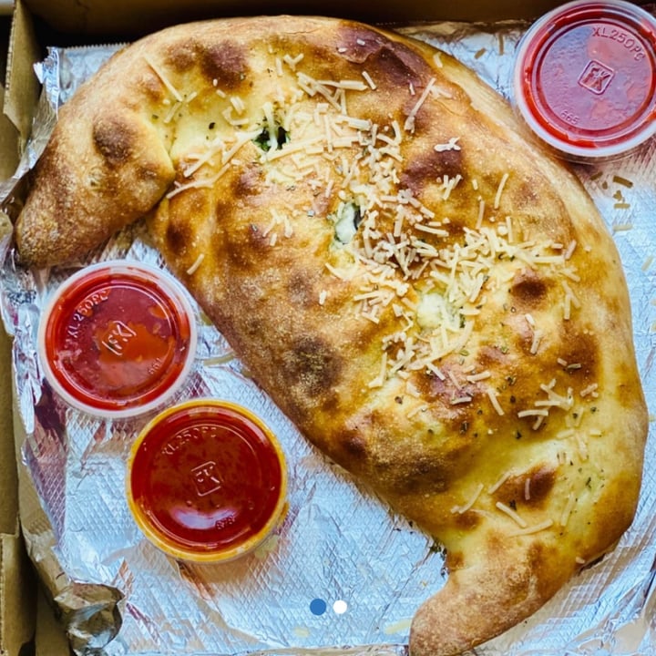 photo of Screamer's Pizzeria Cheese Calzone shared by @veganfoodcrazy on  17 Dec 2021 - review