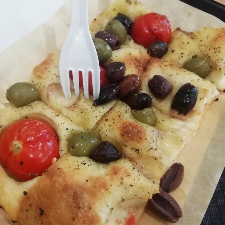 photo of Panificio Tresoldi Focaccia Con Olive E Pomodorini shared by @alessias on  13 Oct 2022 - review