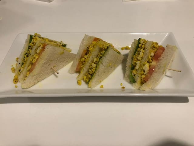 Foto do prato “Scrambled Tofu Club Sandwich”