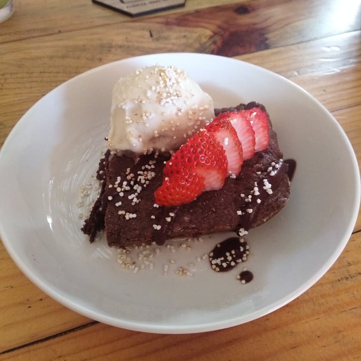 photo of La Colmena Brownie shared by @vegan-know-it-all on  10 Oct 2021 - review
