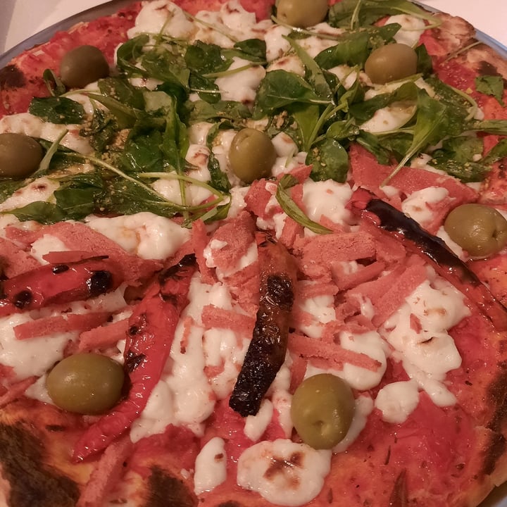 photo of Coma, Veggie Pizza De Jamón Y Morrones Con Mozzarella De Almendras shared by @vegaly on  17 Feb 2022 - review