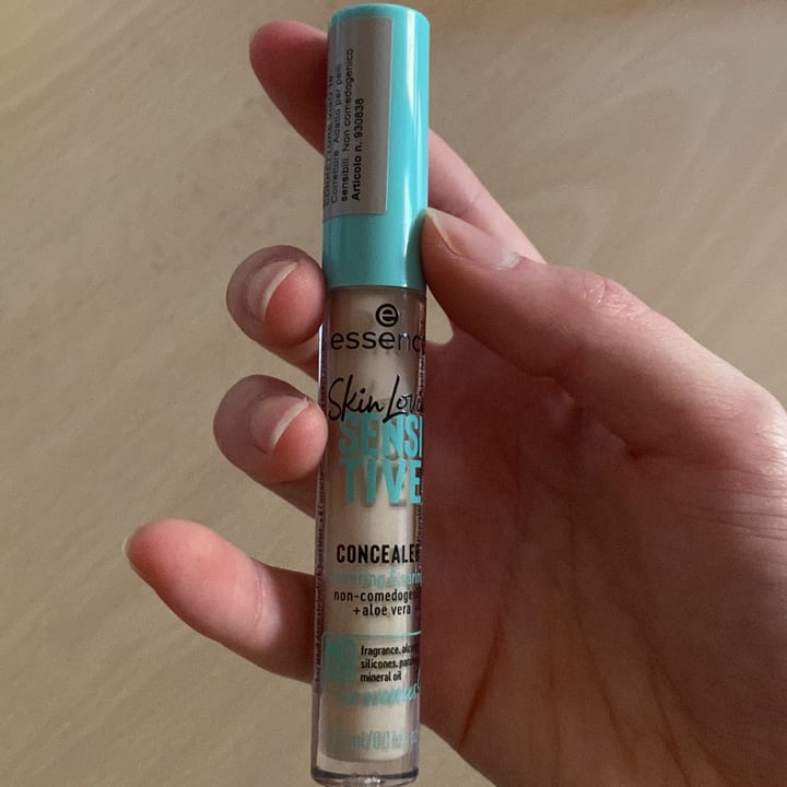 review photo of Essence Skin Lovin' Sensitive Concealer shared by @clara1999 on 09 Jun 2022 - review