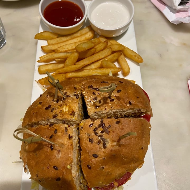 photo of Earth Cafe @ Waterfield Burger shared by @adinteee on  18 Mar 2021 - review
