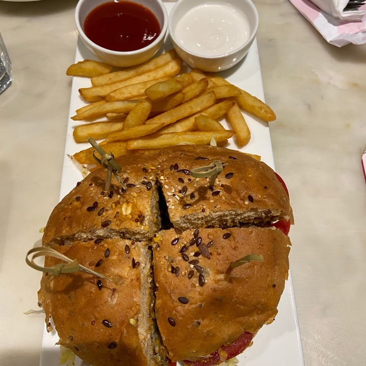 review photo of Earth Cafe @ Waterfield Burger shared by @adinteee on 18 Mar 2021 - review