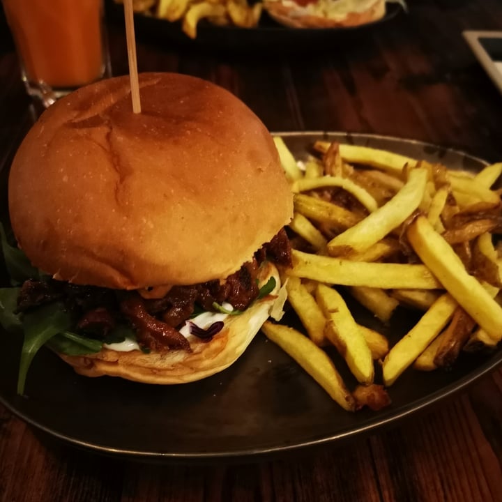 photo of Vrutal BBQ Pulled Mushroom Bap shared by @lalasta on  30 Nov 2021 - review