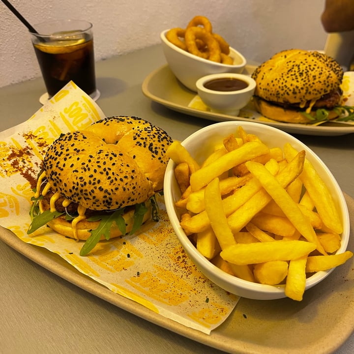 photo of Dedos Playa las Vistas Vegan Burger shared by @martinadibernardo on  09 May 2022 - review