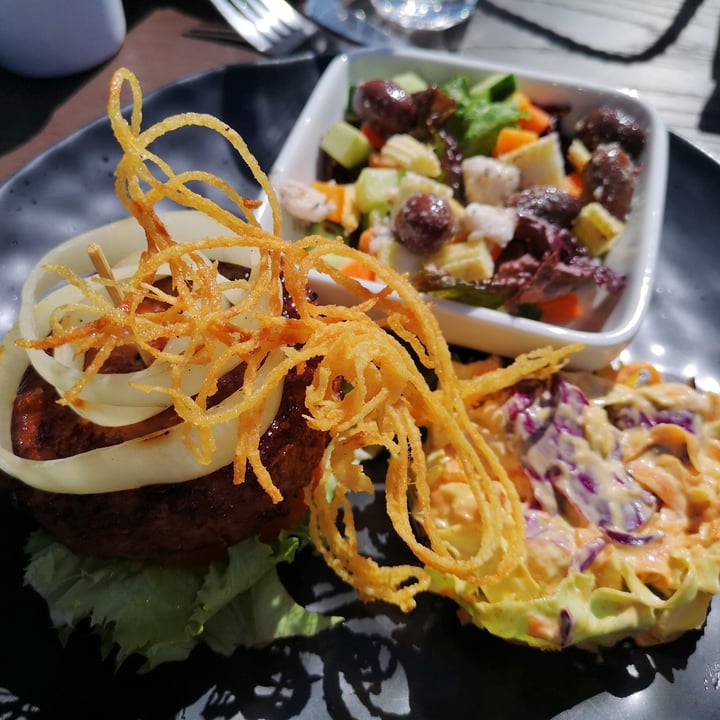 review photo of Asher's Corner Cafe @ Ashers Farm Sanctuary Beyond Burger shared by @elisheva on 11 Aug 2020 - review