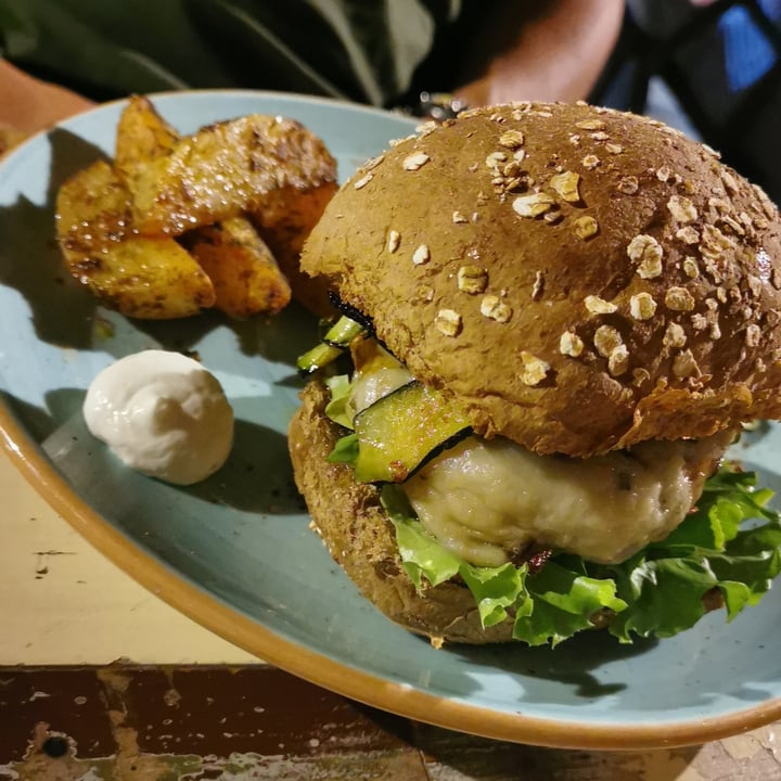 photo of L'Orto già Salsamentario - Vegan & raw food Beyond burger shared by @tylly on  29 Aug 2022 - review