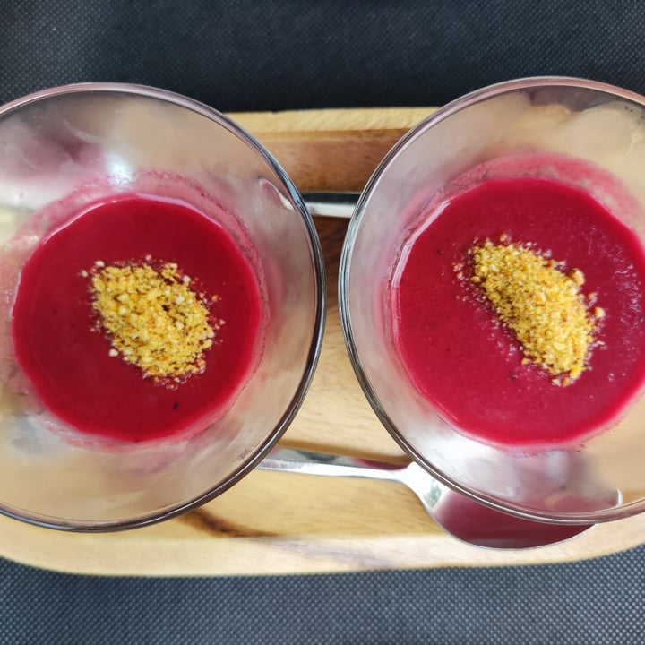 review photo of Wild Food Gazpacho de remolacha shared by @tropecientaspatas on 24 Sep 2021 - review