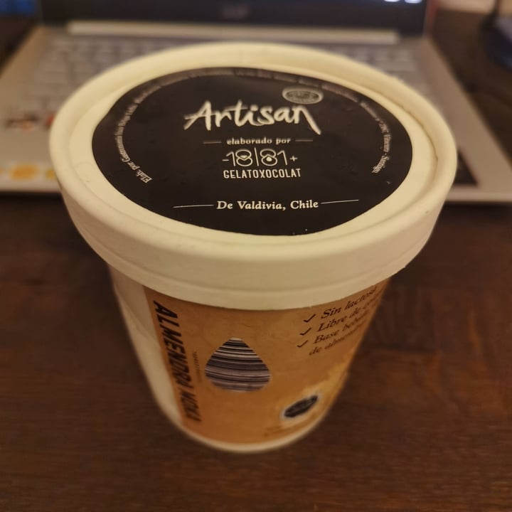 photo of Artisan Helado almendra moka shared by @m1racleal1gner on  18 Aug 2021 - review