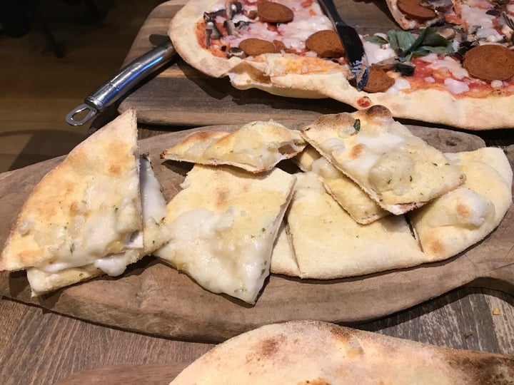review photo of Zizzi Nottingham Garlic Bread With Vegan Cheese shared by @lucymaryjohnson on 12 Jan 2020 - review