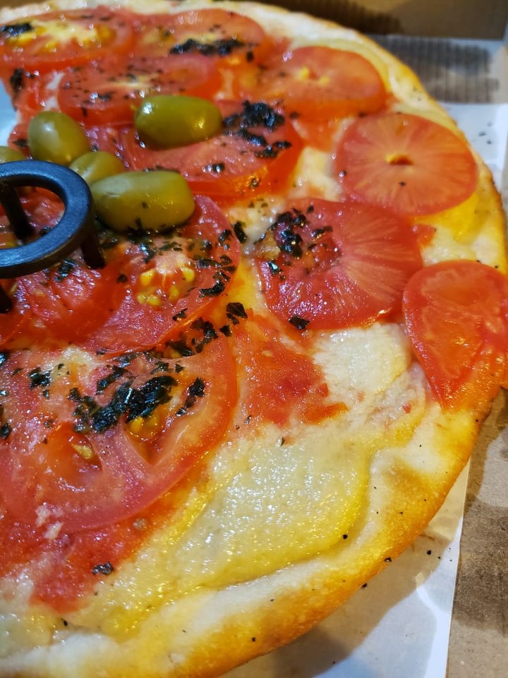 photo of Pizzas y Empanadas IL Giardino De Devoto Pizza Capresse shared by @paularamos on  30 Nov 2019 - review