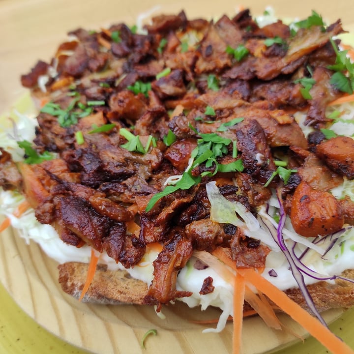 photo of Entre Pedras Café Bar Vegano Tostas De Pulled Pork shared by @saruchi on  24 May 2021 - review