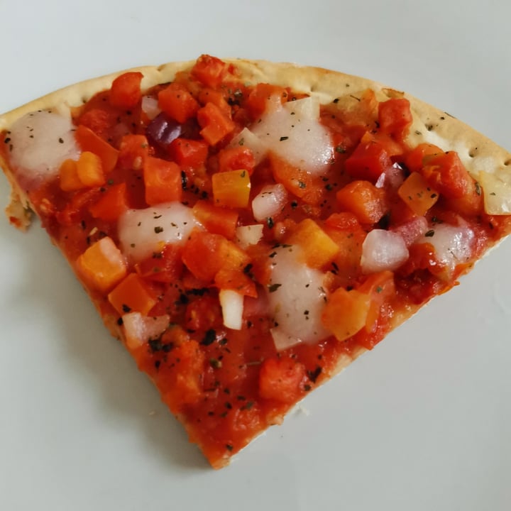 photo of Vemondo Vegan Pizza Bruschetta shared by @hajnalkaveronika on  05 Dec 2021 - review
