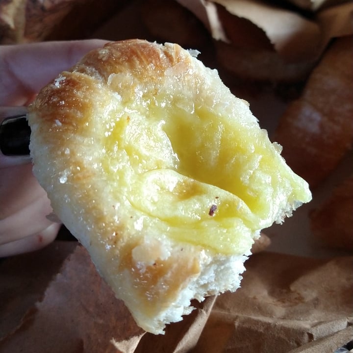photo of Panaderia Sweet Factura con Crema Pastelera shared by @xcuasidelictualx on  07 Sep 2020 - review
