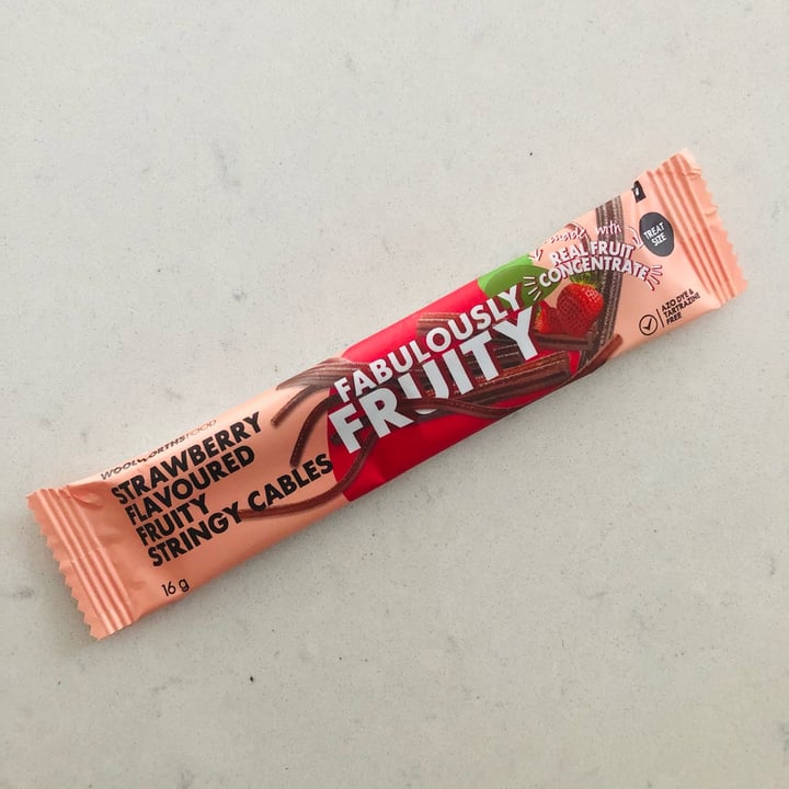 review photo of Woolworths Food strawberry flavoured fruity stringy cables shared by @kirstent on 22 Oct 2022 - review