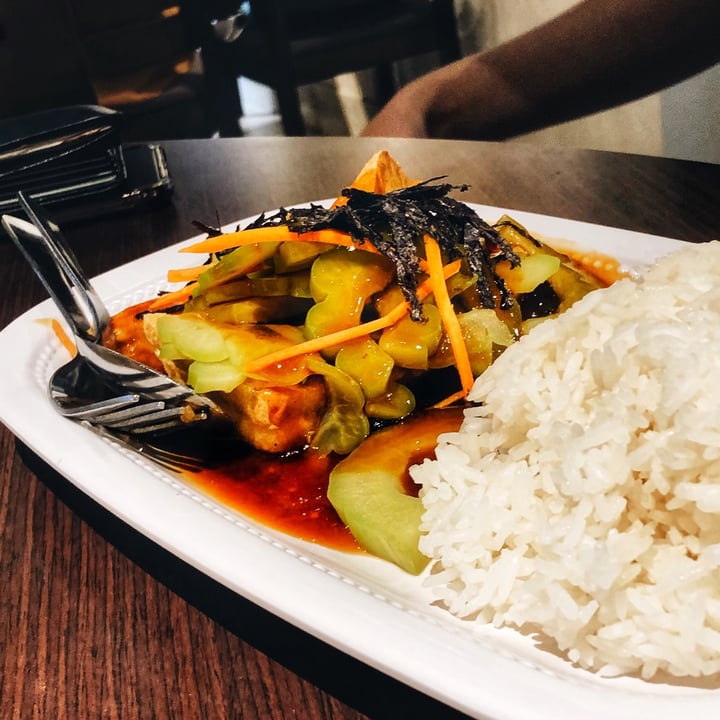 review photo of D' life Bittergourd and tofu with rice shared by @consciouscookieee on 14 Apr 2021 - review