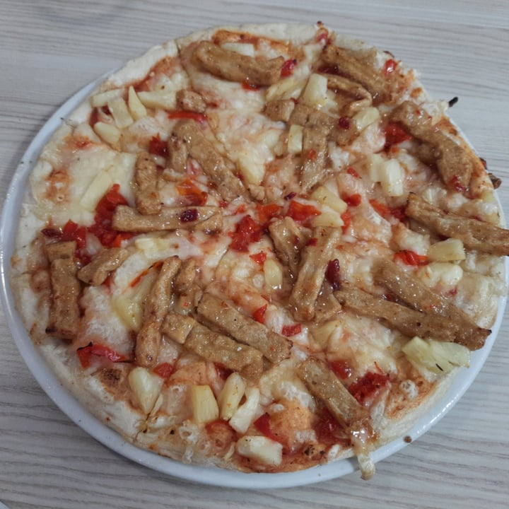 review photo of Panarottis Claremont Sweet Chili Chicken And Pepperdew Veganised Pizza shared by @chrisl on 23 Jan 2021 - review
