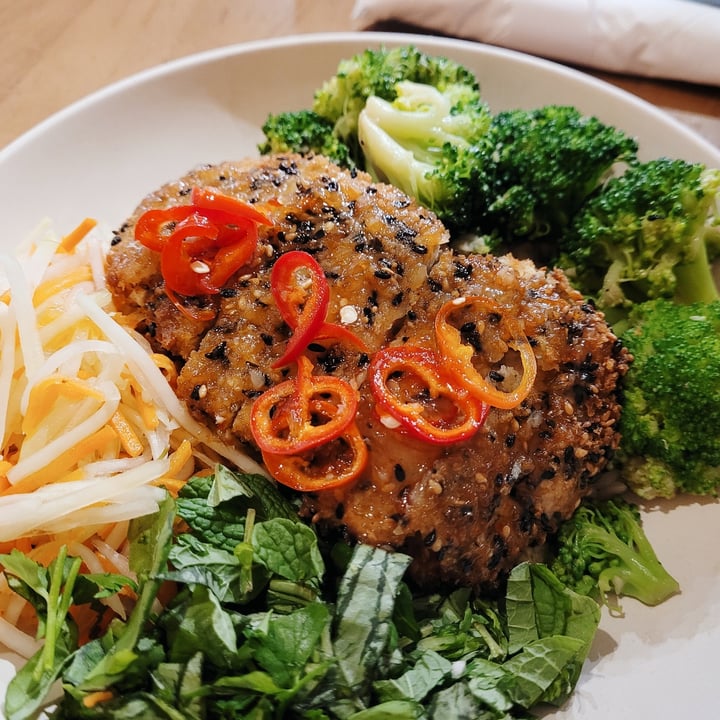 photo of Veggie Grill Far East Bowl shared by @byobottlesg on  04 Dec 2021 - review