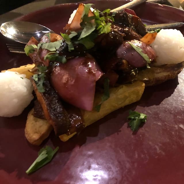 Foto del piatto “Saltado peruano”
