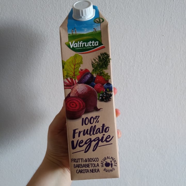 photo of Valfrutta 100% Frullato Veggie Frutti di Bosco Barbabietola Carota Nera shared by @emmaboz on  17 Jun 2022 - review