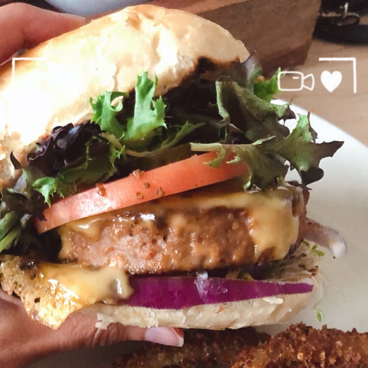 photo of Fresh on Front Beyond meat cheeseburger shared by @breathegrace on  08 Aug 2020 - review
