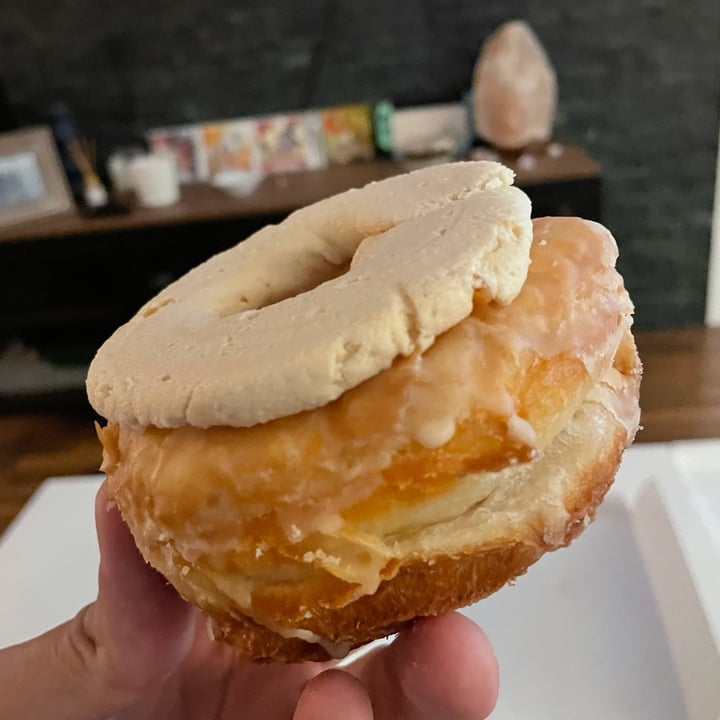 photo of MACHINO DONUTS peanut butter cronut shared by @xdarrenx on  21 Dec 2021 - review