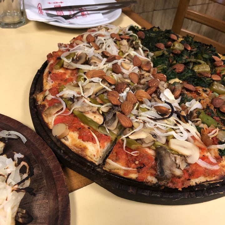 photo of Pizzería Güerrin Pizza Vegana de Champiñones shared by @juliaarena on  21 Mar 2022 - review