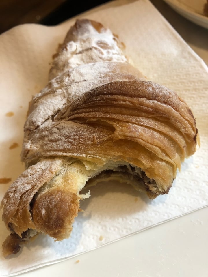 review photo of The Vegan Corner Croissant relleno de Nutella Vegana shared by @gigio on 01 Mar 2020 - review