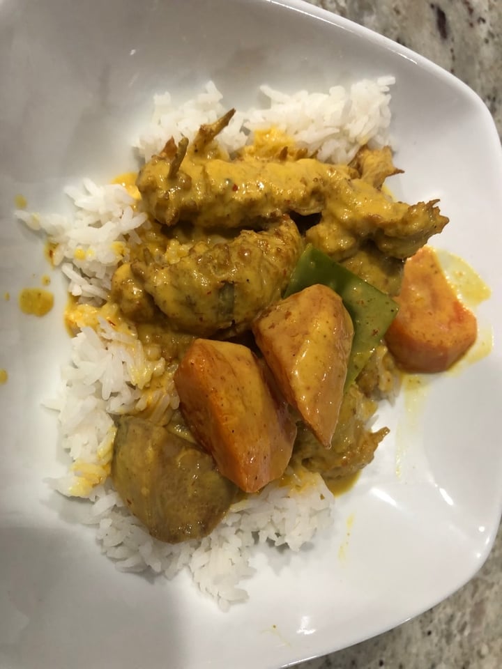 photo of VeGreen Vegetarian Fusion Restaurant Yellow Curry Chicken shared by @mamavegana3 on  29 Mar 2020 - review