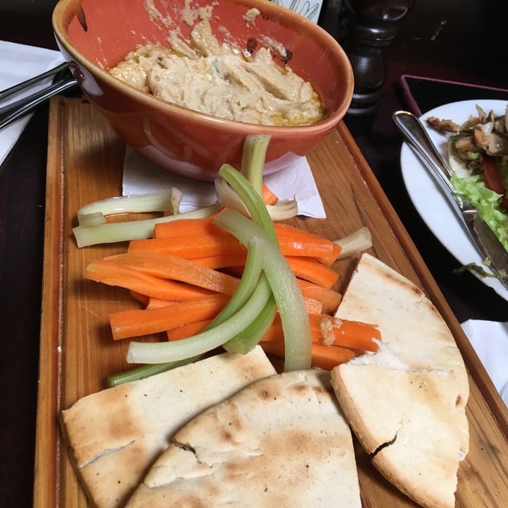 photo of El Barista Caffé Hummus Con Pita  Zanahoria Y Apio shared by @javimora on  20 Nov 2019 - review