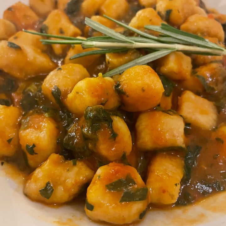 review photo of La Mi Mama gnocchetti integrali con ragu di strigoli shared by @serenata on 10 Aug 2022 - review