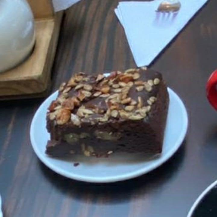 photo of Angéla - Deli & Coffee Brownie con nueces, dátiles y semillas de girasol shared by @kukylamarque on  24 Jun 2021 - review
