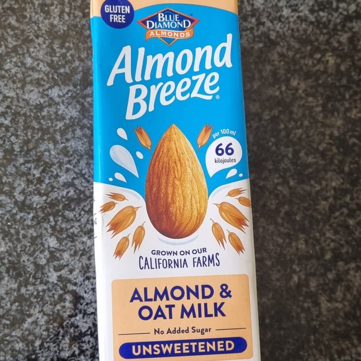 photo of Blue Diamond Almond breeze almond and oat milk shared by @sunshineyum on  10 Jan 2022 - review
