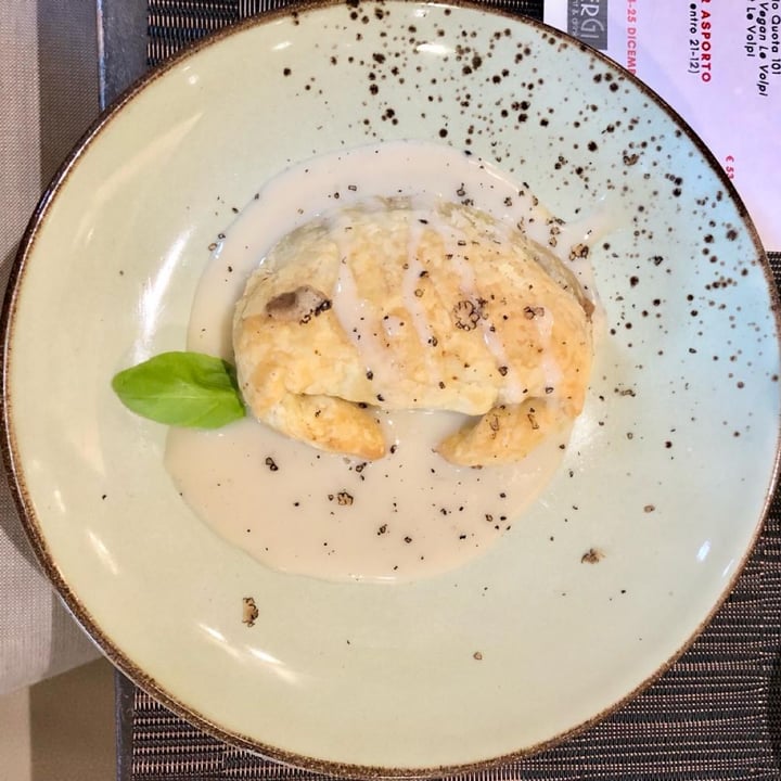 photo of GingerGi Veggie-Pop restaurant Brioche salata ai funghi con salsa al “formaggio” e tartufo shared by @lauraferro on  12 Mar 2022 - review