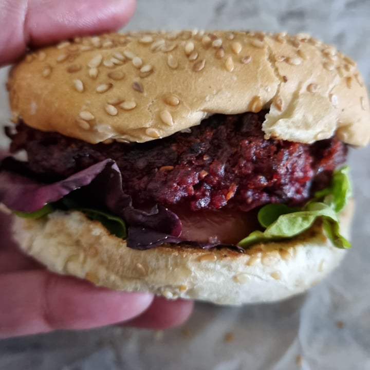 photo of Hang Ten Cafe vegan burger shared by @carmz on  25 Sep 2022 - review